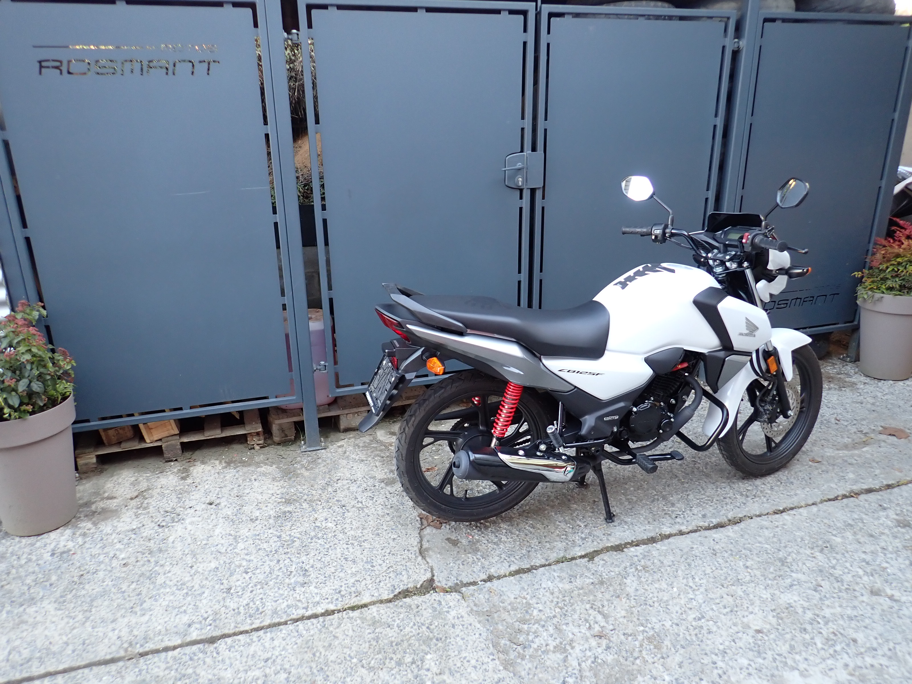 CB125F